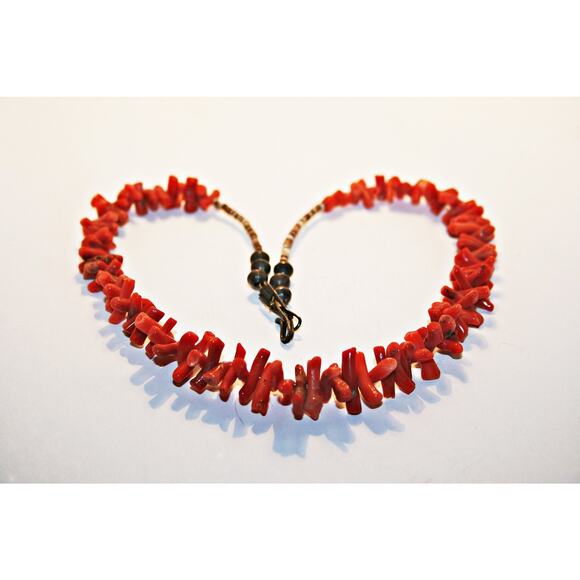 Vintage Native American Red Coral and Sterling Silver Hogan Bead Necklace - Picture 7 of 9